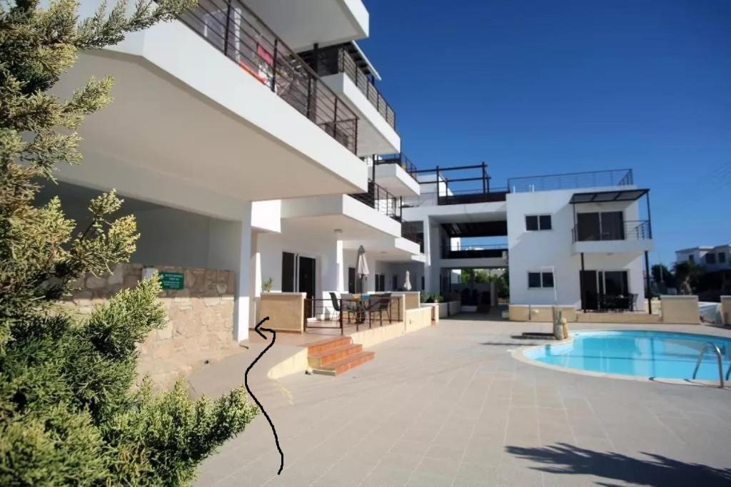 Dahan Sirena Lighthouse Luxury Apartment Пафос Екстериор снимка